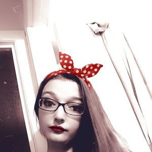 Meet your Posher, Danielle